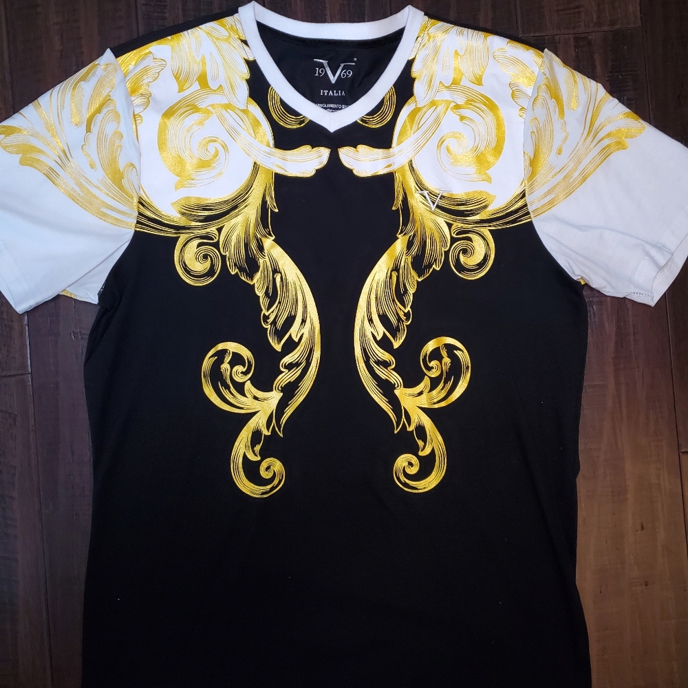 Italia Vneck Tshirt sz Medium